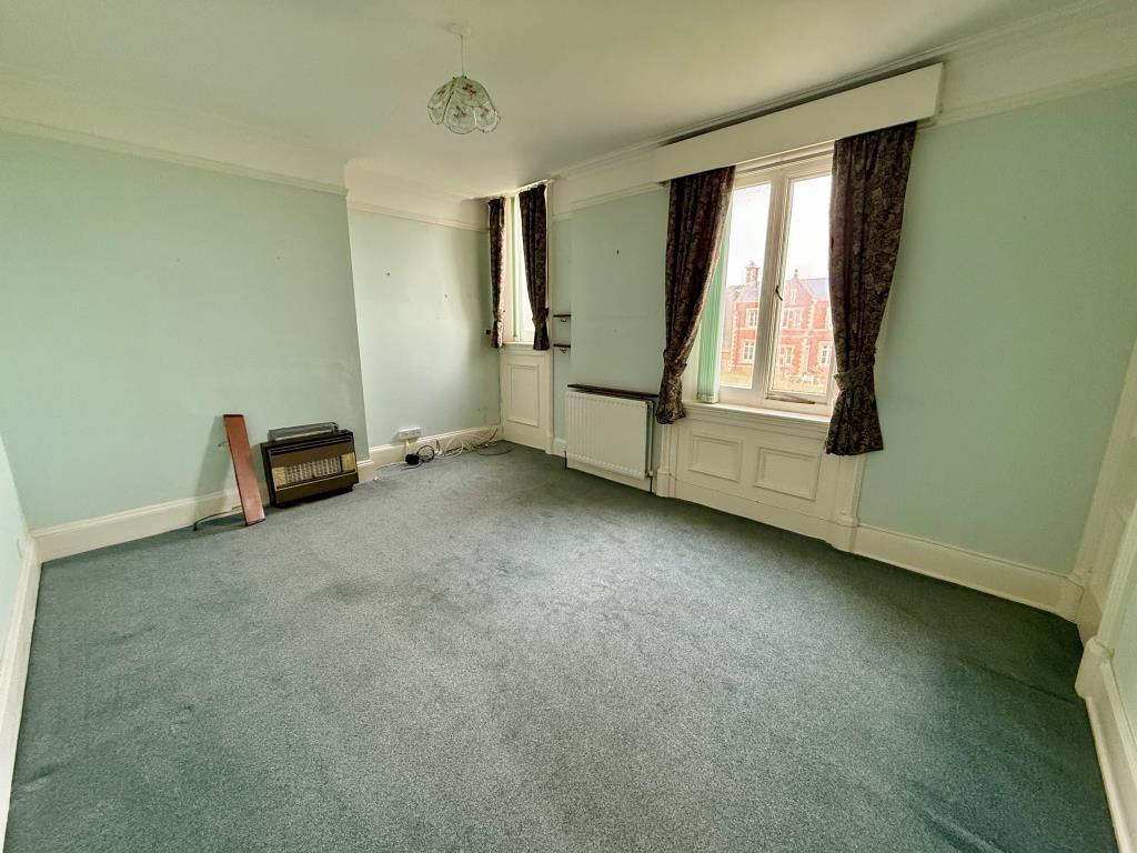 Lot: 56 - TWO-BEDROOM FLAT WITH SEA VIEWS - Bedroom one